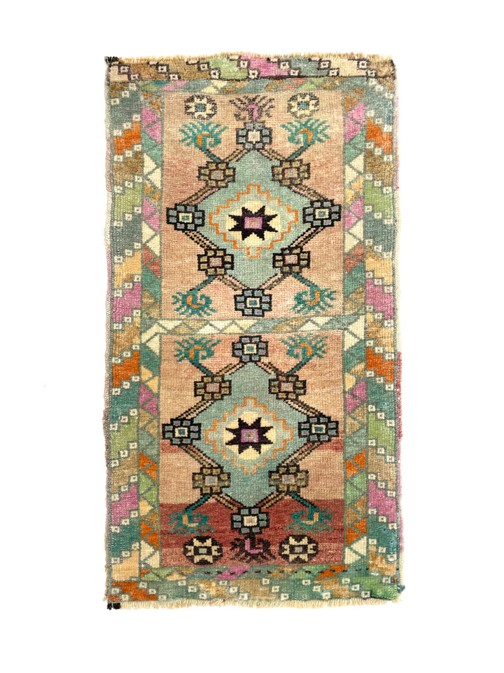 Vintage Funky Small Rug 44 Cm X 80 Cm (1’5″ FT X 2’6″ FT) – Y010051