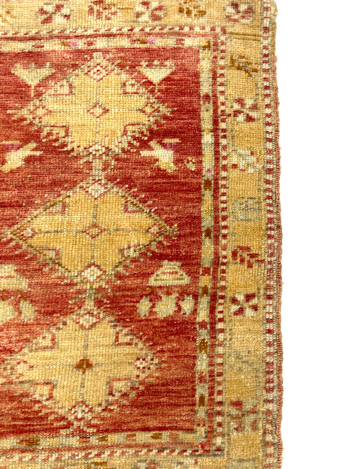 Vintage Turkish Hand-Knotted Rug 55 Cm X 79 Cm (1'8" FT X 2'6" FT) – Y010034